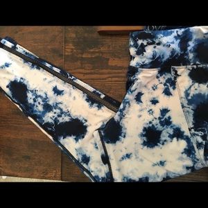 Betsy Johnson Give Love Get Love leggings blue tie dye size M.